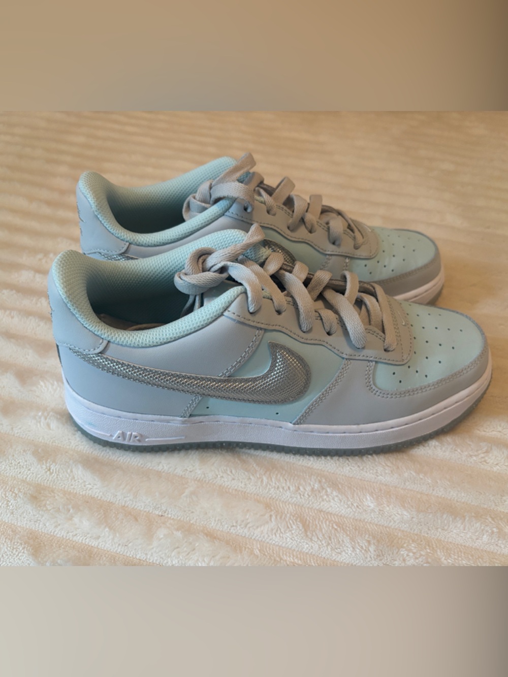 Nike Air Force 1 Low in Pure Platinum/Metallic Silver
